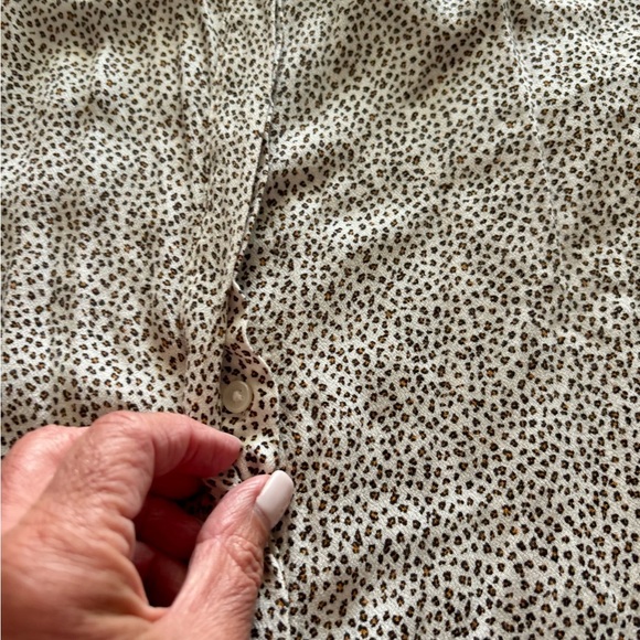 Banana Republic Animal Print Buttoned Blouse - XS - Picture 4 of 10